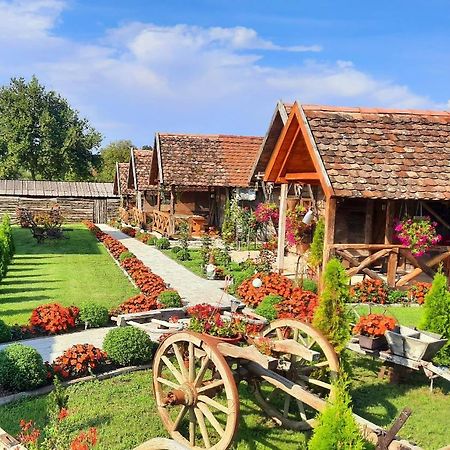 Etno Selo Eden Hotel Zeravacki Potok ภายนอก รูปภาพ
