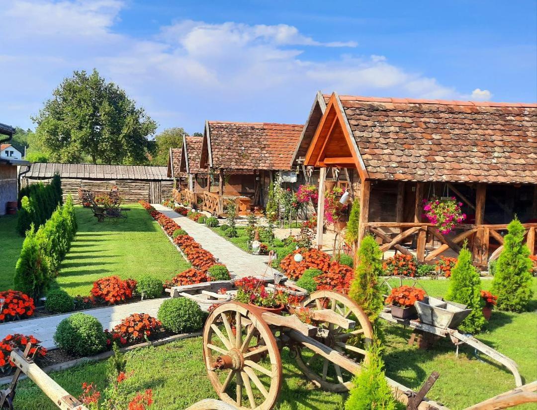 Etno Selo Eden Hotel Zeravacki Potok ภายนอก รูปภาพ