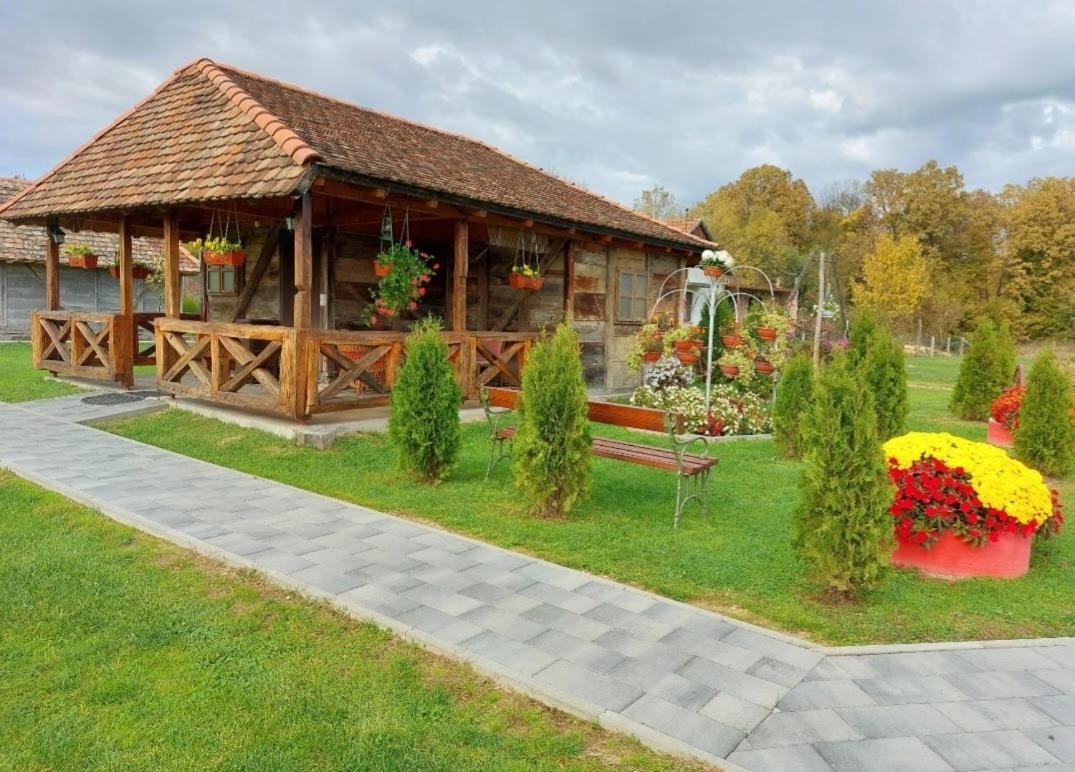 Etno Selo Eden Hotel Zeravacki Potok ภายนอก รูปภาพ