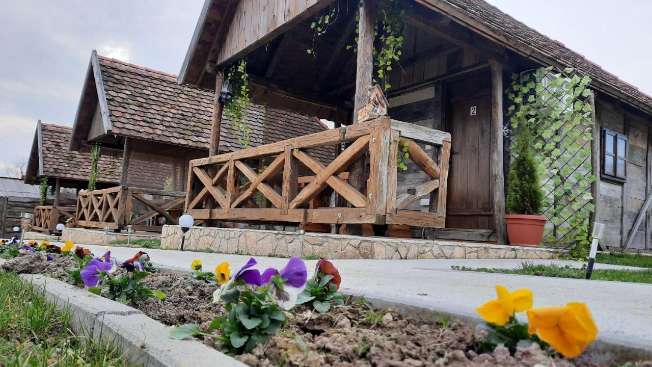 Etno Selo Eden Hotel Zeravacki Potok ภายนอก รูปภาพ