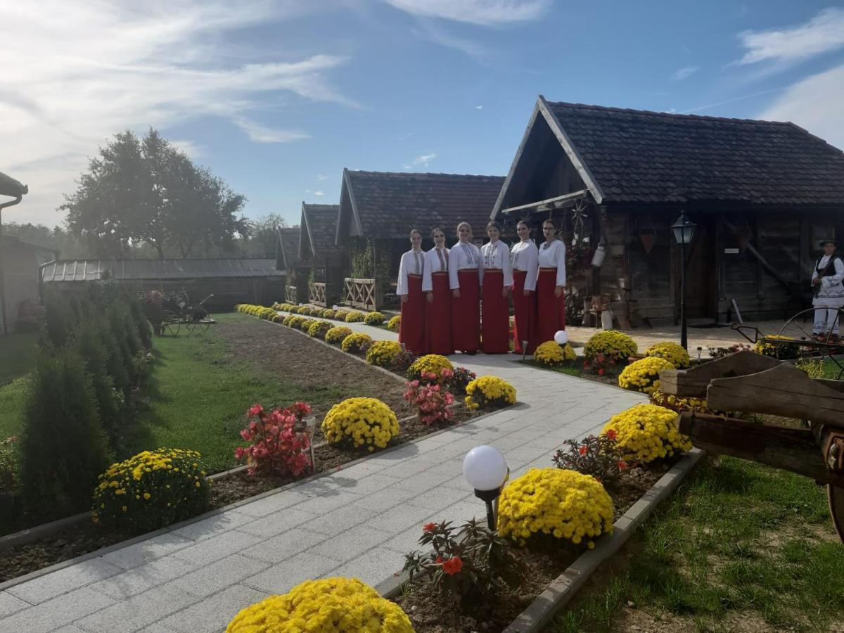Etno Selo Eden Hotel Zeravacki Potok ภายนอก รูปภาพ